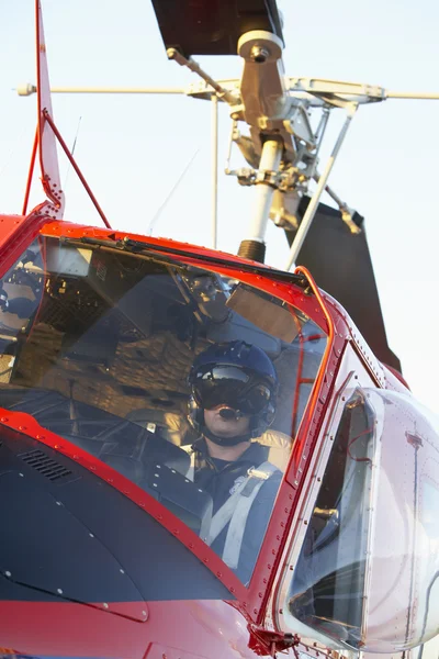 试验飞行直升机 — 图库照片