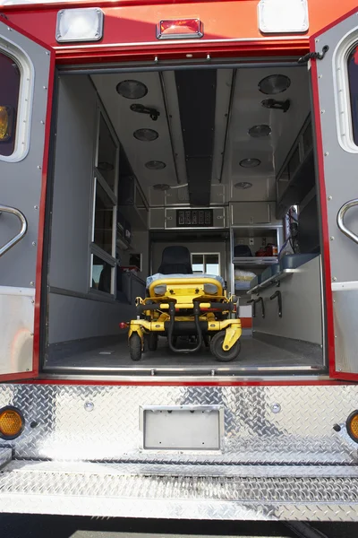 Inre av Tom ambulans och gurney — Stockfoto