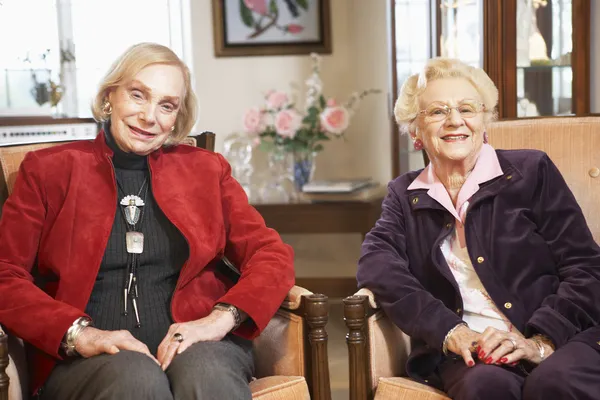Senior women relaxing in armchairs — Stock Photo, Image