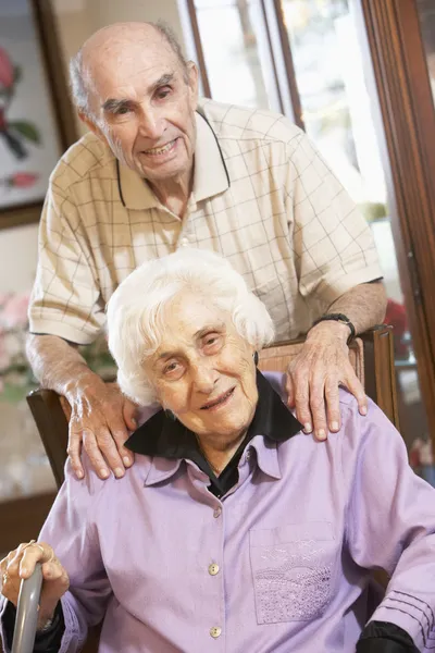 Starszy Para Relaksujący Fotele — Zdjęcie stockowe