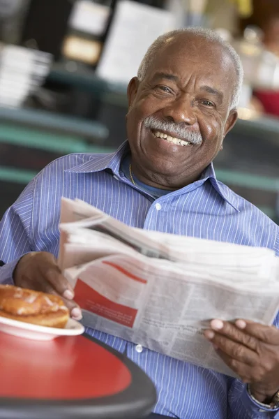 Homme Âgé Prenant Thé Matin — Photo