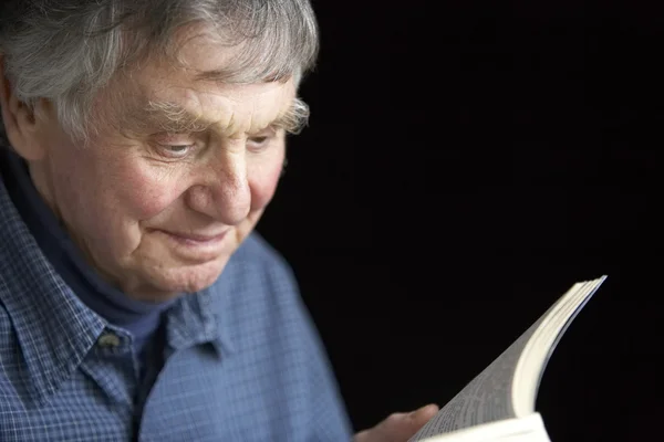 Senior Man Reading Book — Stock Photo, Image