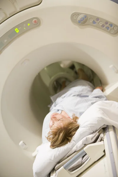 Patiënten Ondergaan Voor Een Geautomatiseerde Axiale Tomografie Cat Scan — Stockfoto