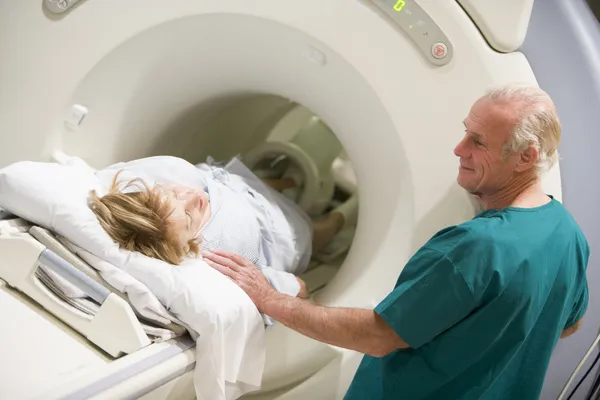 Doctor Patient Prepare Computerized Axial Tomography Cat Scan — Stock Photo, Image