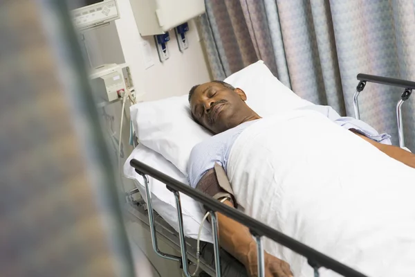 Пацієнт Спати Лікарняному Ліжку — стокове фото