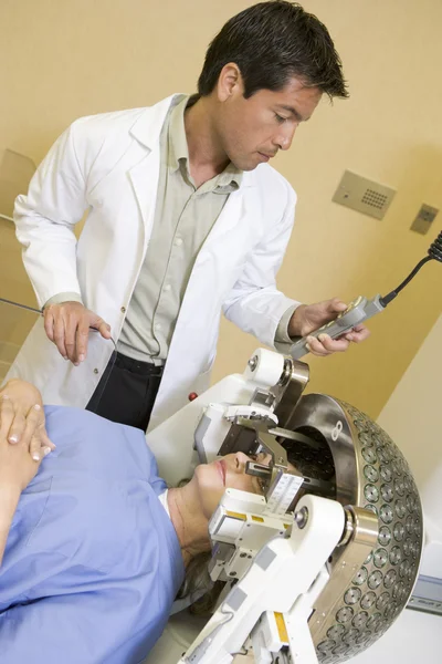 Doctor Checking Patient's Eyes — Stock Photo, Image