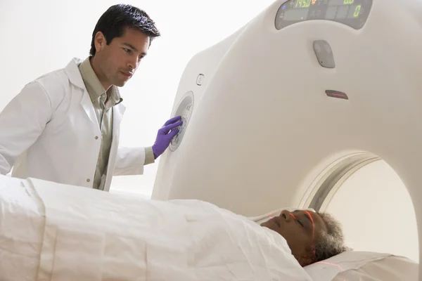 Doctor With Patient Having A Computerized Axial Tomography (CAT) — Stock Photo, Image
