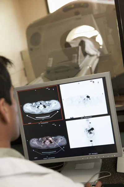Doctor Monitoring Patient Having Computerized Axial Tomography Cat Scan — Stock Photo, Image