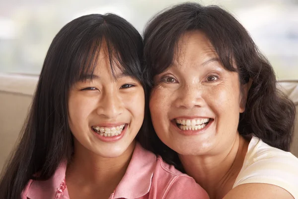 Woman With Her Teenage Daughter — Stock Photo, Image