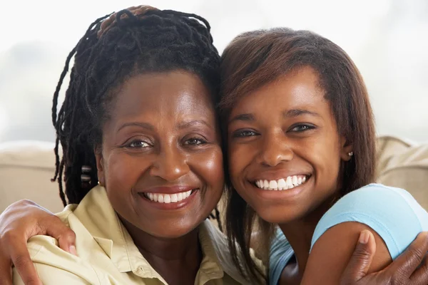 Woman With Her Teenage Daughter — Stock Photo, Image