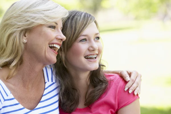 Woman And Her Teenage Daughter — Stock Photo, Image
