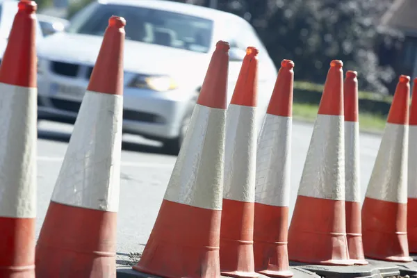 Traffic Cones Lined Up On The Side Of The Road — Stock Photo, Image