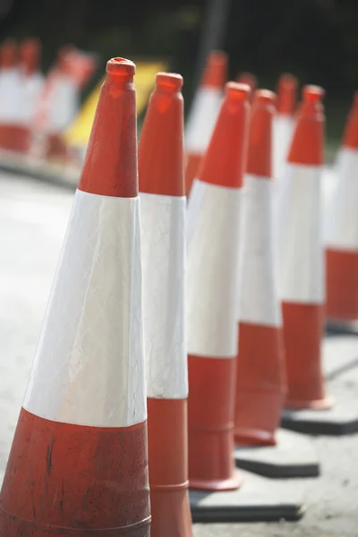 Road Cones Lined Up On The Side Of The Road — Stock Photo, Image