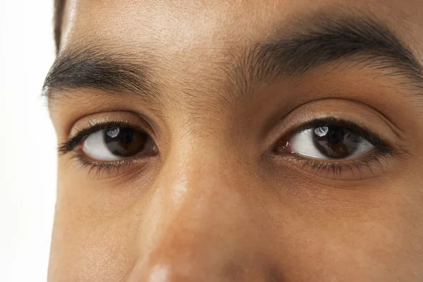 Närbild av ung pojkes öga — Stockfoto