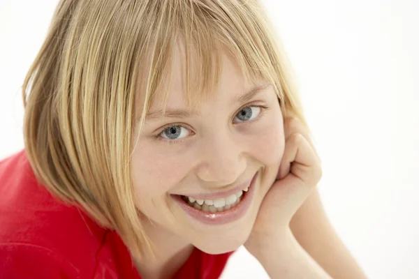Portret uśmiechniętej młodej dziewczyny — Zdjęcie stockowe