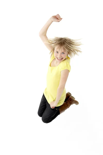 Дівчина-підліток стрибає в студії — стокове фото