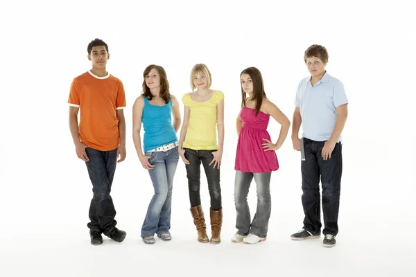 Gruppe von fünf kleinen Kindern im Studio — Stockfoto