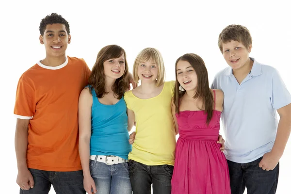 Grupa pięciu młodych dzieci w studio — Zdjęcie stockowe