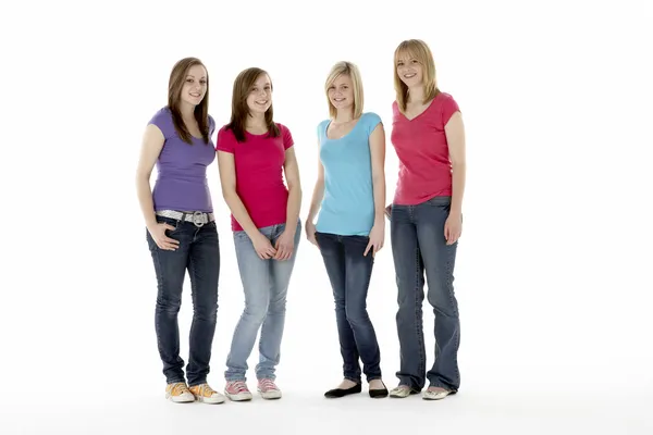 Grupp tonåriga flickvänner — Stockfoto
