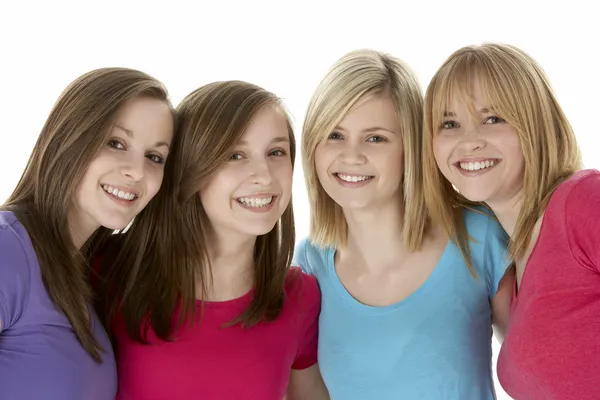 Grupa nastoletnich dziewczyn — Zdjęcie stockowe