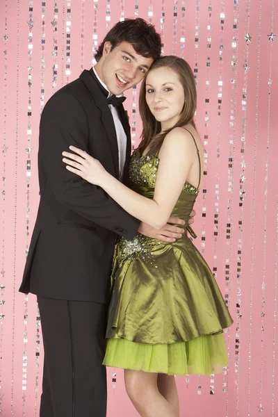 Fiatal pár, párt öltözött — Stock Fotó