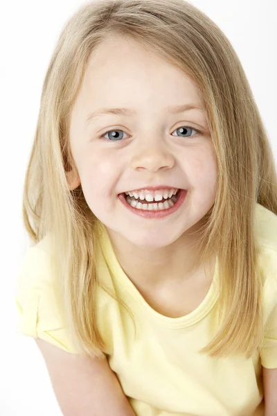 Πορτρέτο του χαμογελαστού κοριτσιού — Φωτογραφία Αρχείου