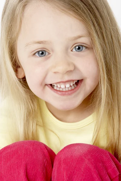 Πορτρέτο Του Χαμογελαστού Κοριτσιού — Φωτογραφία Αρχείου