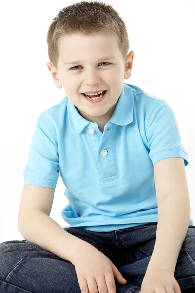 Portrét usmívajícího se mladého chlapce — Stock fotografie