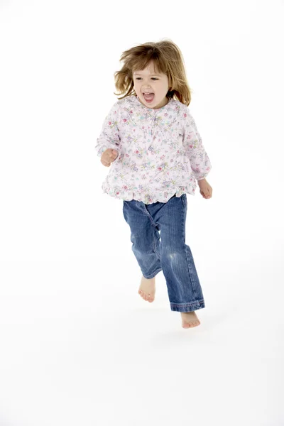 Menina jovem correndo no estúdio — Fotografia de Stock