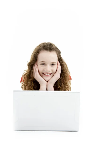 Νεαρό Κορίτσι Χρησιμοποιώντας Φορητό Υπολογιστή — Φωτογραφία Αρχείου
