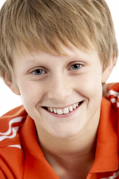 Retrato de sorrir menino de 12 anos — Fotografia de Stock