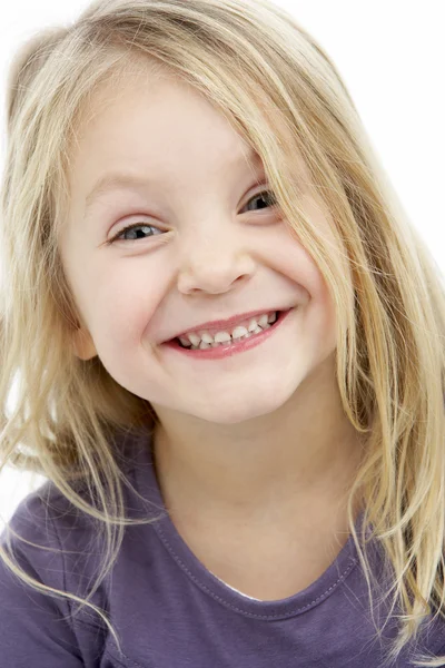 Portret Uśmiechający Się Letniej Dziewczynki — Zdjęcie stockowe