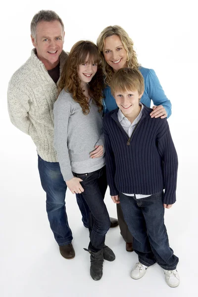 Portret van familie in studio — Stockfoto
