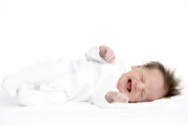 Pasgeboren baby huilen — Stockfoto