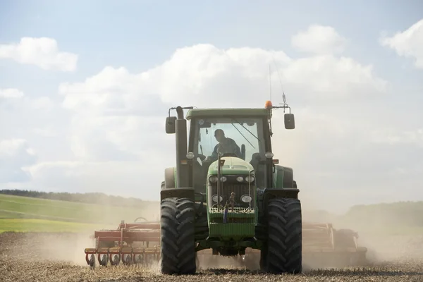 Traktor příprava půdy — Stock fotografie