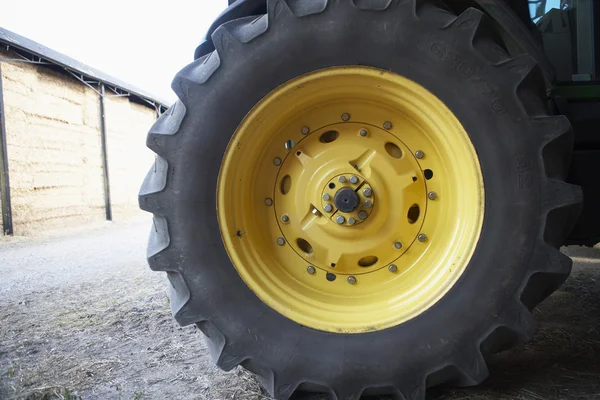Detalhe de pneu trator — Fotografia de Stock