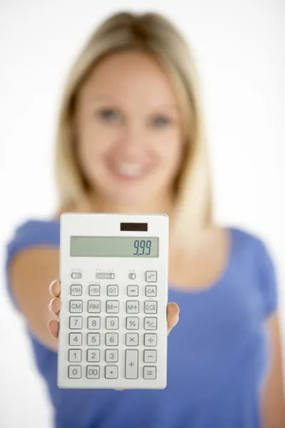 Mulher Segurando Calculadora — Fotografia de Stock