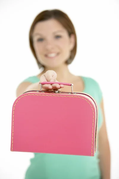 Donna che tiene la valigia — Foto Stock