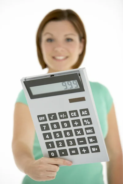 Nő gazdaság kalkulátor — Stock Fotó