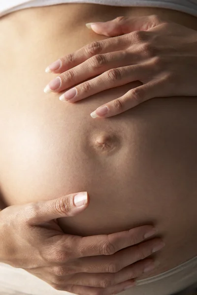 Detalle Mujer Embarazada Sosteniendo Estómago — Foto de Stock