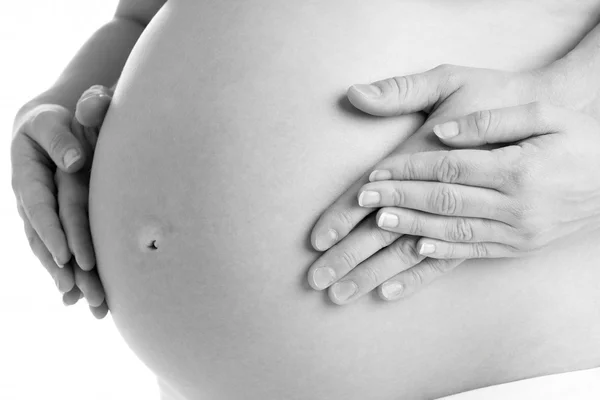 Coppia che tiene lo stomaco della donna incinta — Foto Stock