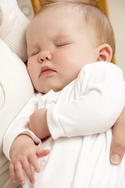 Madre Sosteniendo Bebé Dormido Vivero — Foto de Stock