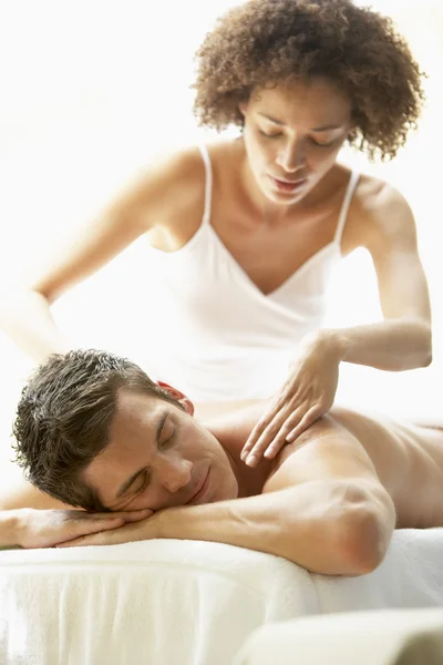 Ung Man Njuta Massage Spa — Stockfoto