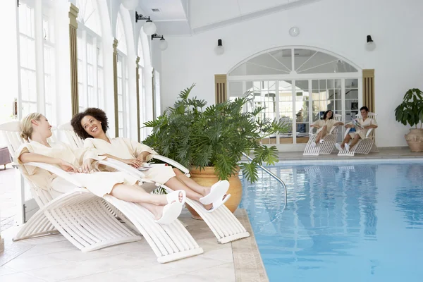 Mujer Relaxing Pool Spa —  Fotos de Stock