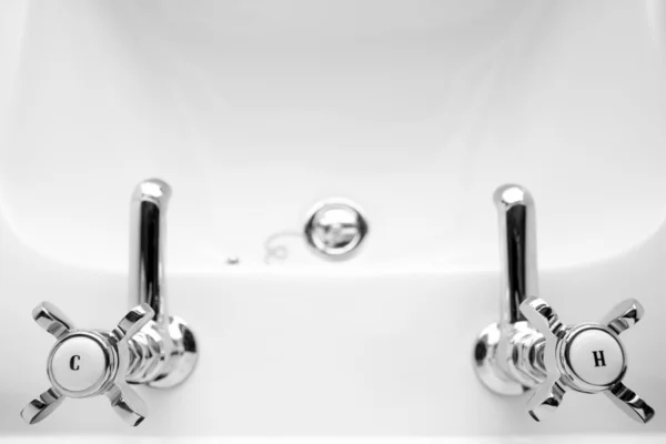 Warmwasserhahn Handwaschbecken — Stockfoto