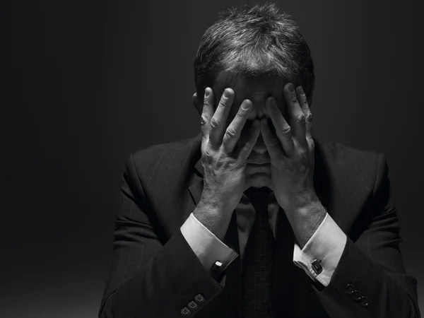 Portret van gestresst zakenman — Stockfoto