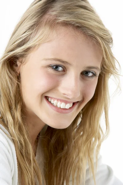 Portrét Usměvavé Dospívající Dívky — Stock fotografie