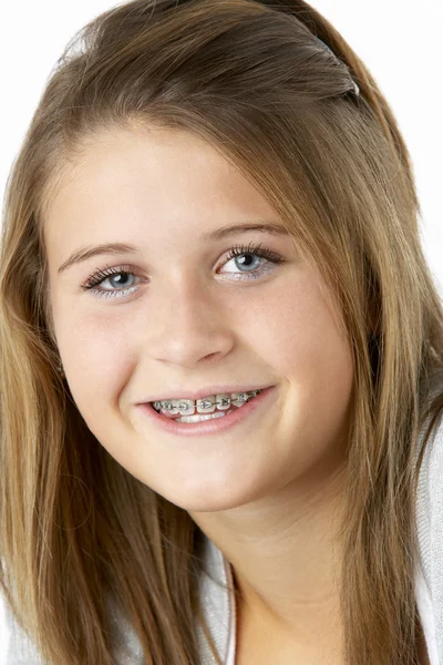 Porträtt Leende Tonårig Flicka Med Tandställning — Stockfoto