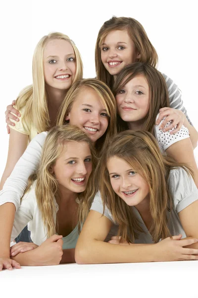 Gruppe Teenager-Freundinnen — Stockfoto