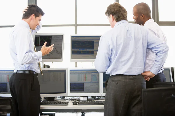 Stock handelaren monitoren weergeven — Stockfoto